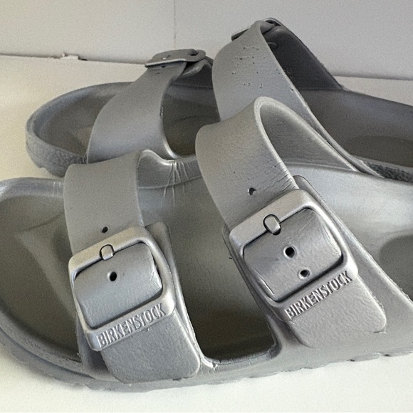 🩶BIRKENSTOCK ARIZONA Metallic Silver Sandals with Buckle Straps Size US6🩶 - Picture 12 of 14